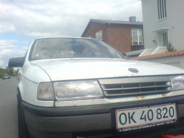 Opel Vectra A 1,8 i SOLGT billede 3