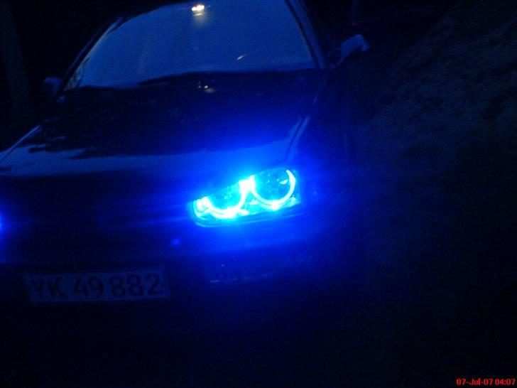 VW golf III.. solgt - Golfen med hella blå dioder ser mega ondt ud om naten billede 13