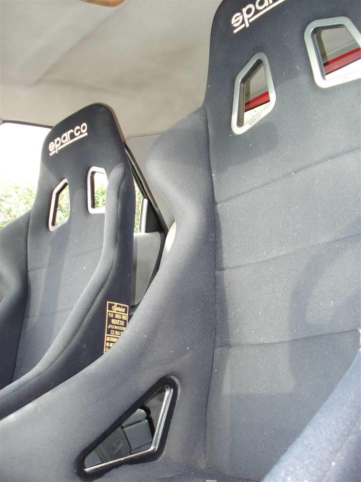 Mazda 323f - solgt - de gamle sæder billede 8