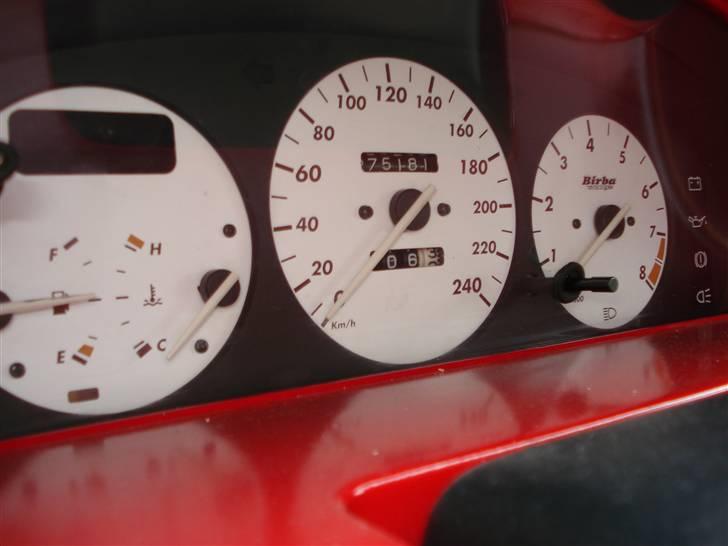 Mazda 323f - solgt billede 10