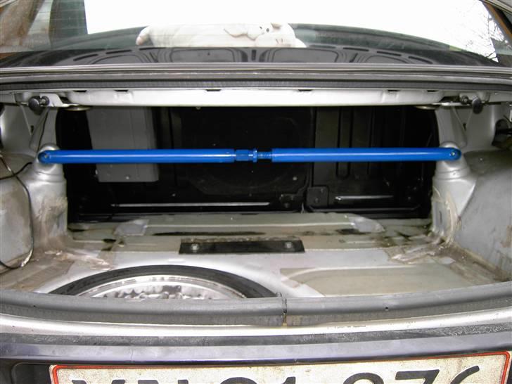 Ford sierra cosworth - hjemme gjort er velgjort. hjemmelavet tårnstiver i bag. alt er naturligvis justerbart 2008 billede 10