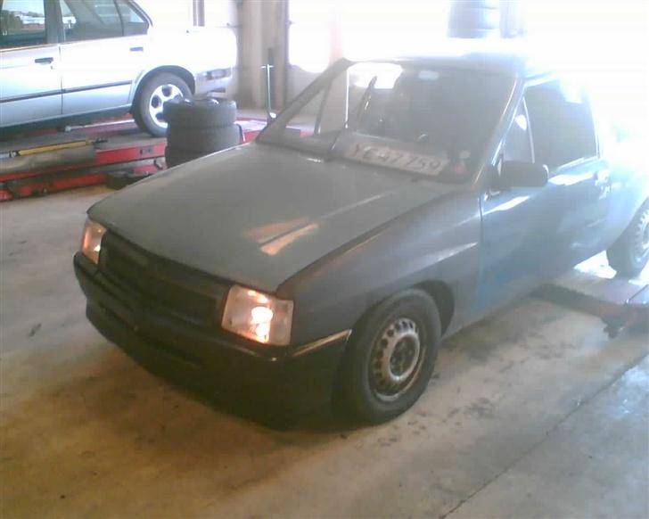 Opel Corsa A *aflivet* - Lige inde og se den igennem på bunden .. Fiin fin ;) Karlsen´s bimmer :) billede 2
