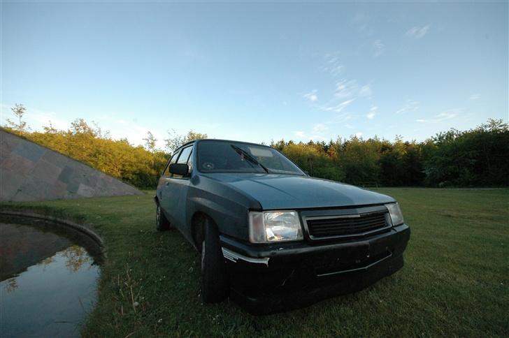 Opel Corsa A *aflivet* - Ikk tømrer men MALER sprække ;) hehe ..  billede 7