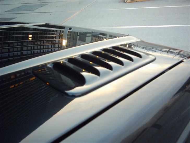 Jeep  Grand Cherokee lx 5,9 (SOLGT) - Her ses den ene af de 2 luftintag. billede 6