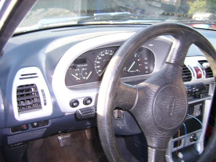 Mazda ...::323 F::... solgt billede 13