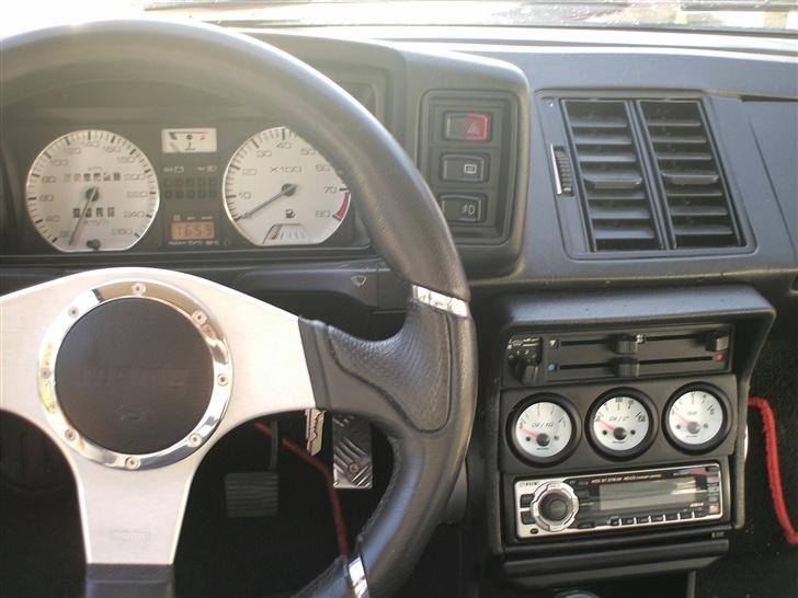 VW Scirocco GT - momorat hvide skiver og ure med krom ringe,blå diodebelysning billede 4