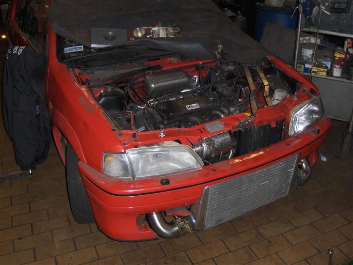 Peugeot 106 Rallye Twinturbo - Under ombygning, stadig med det gamle køler ophæng. billede 4