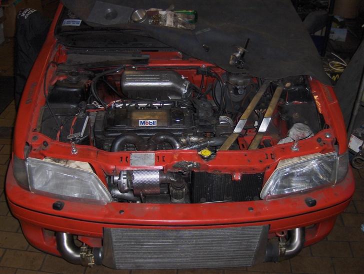 Peugeot 106 Rallye Twinturbo - Under ombygning, stadig med lille gasspjælds mont på manifold. billede 5