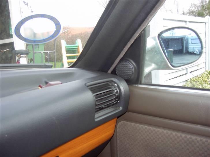 BMW 320i ( SOLGT ) E30,er - Højtaler ved Højre A stolpe billede 5