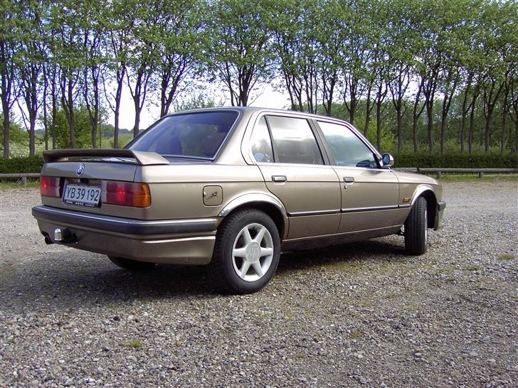 BMW 320i ( SOLGT ) E30,er - Mangler kun sideskørter og stænklapper nu billede 16