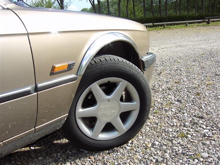 BMW 320i ( SOLGT ) E30,er - Hjemmedesignet centerkapsler billede 17