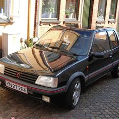 Peugeot 205 MI16 