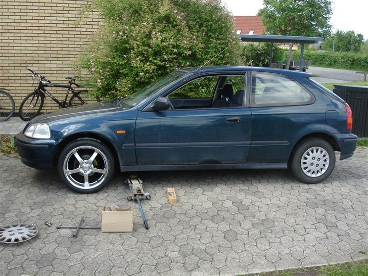 Honda Civic 1.4 iS SOLGT - foskellen på de nye fælge og de gamle "fælge"! det hjælper sku meget med dem på :D billede 9