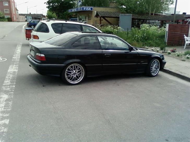 BMW 320i coupé Vanos billede 2