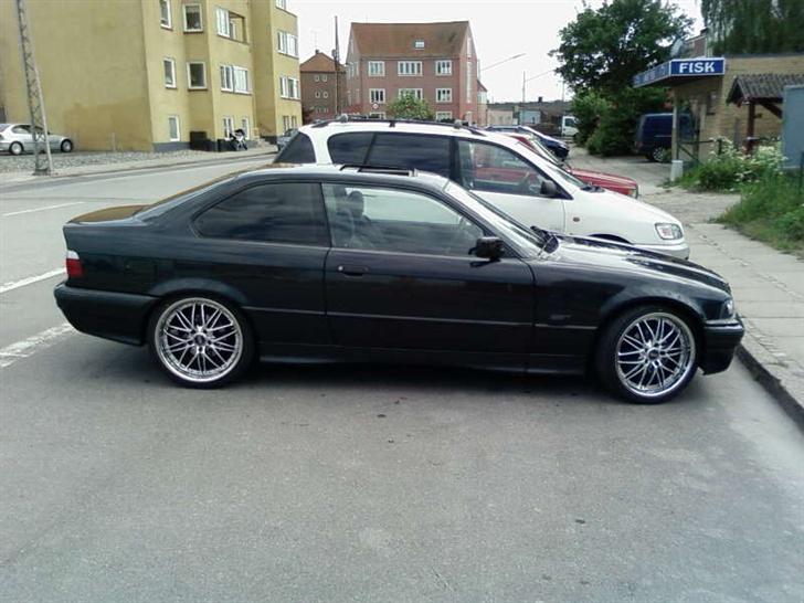 BMW 320i coupé Vanos billede 3