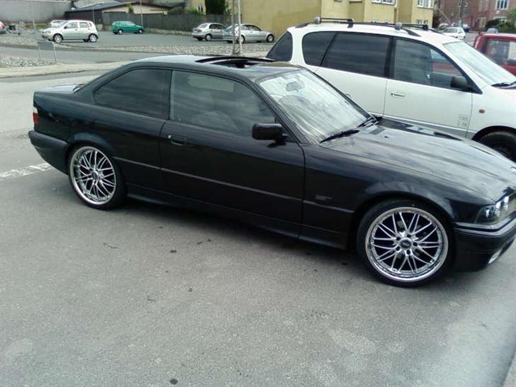 BMW 320i coupé Vanos billede 4