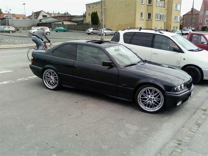 BMW 320i coupé Vanos billede 5