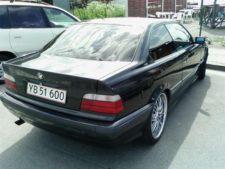 BMW 320i coupé Vanos billede 8