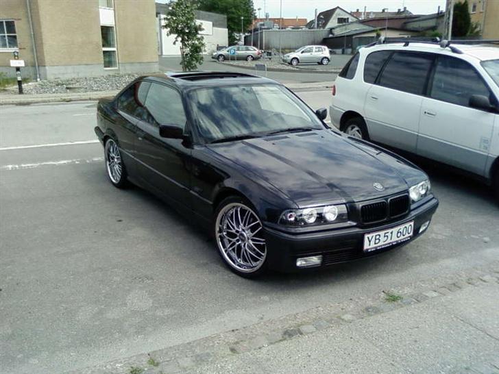BMW 320i coupé Vanos billede 9