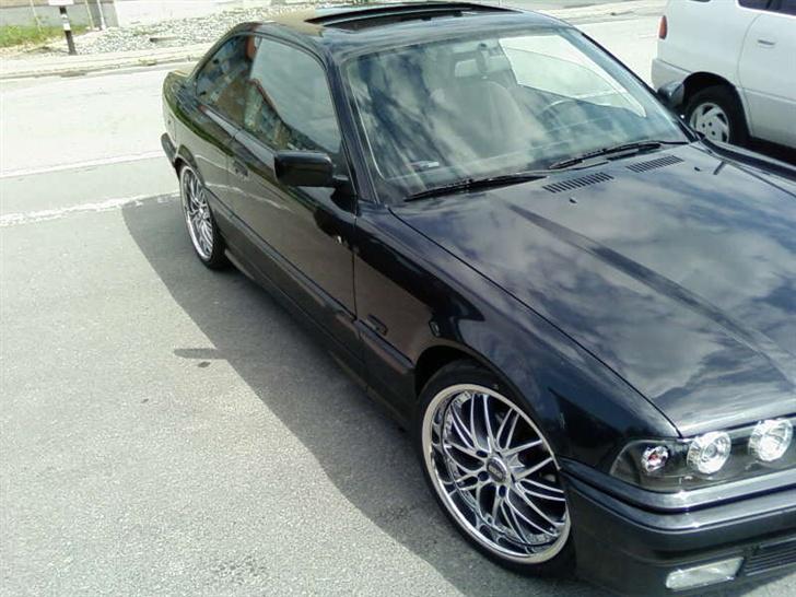 BMW 320i coupé Vanos billede 10