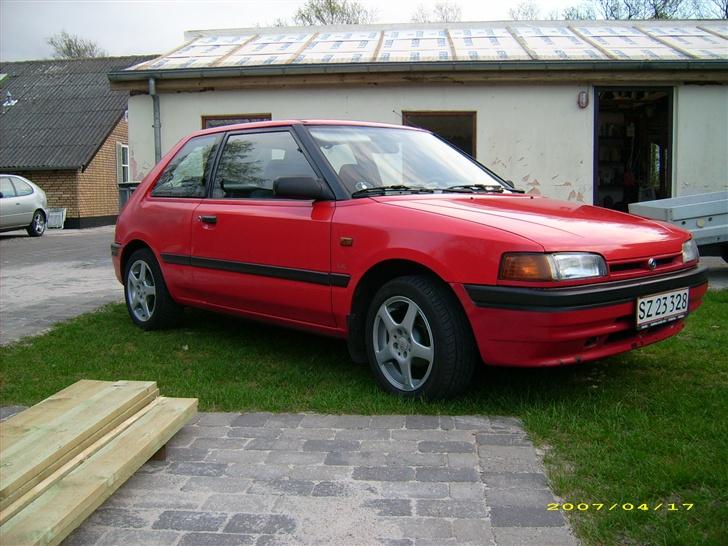 Mazda 323 lx solgt billede 3