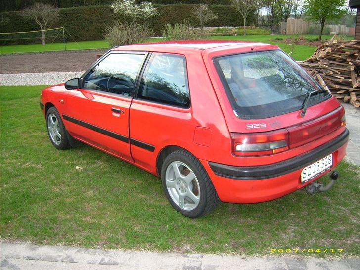 Mazda 323 lx solgt billede 4