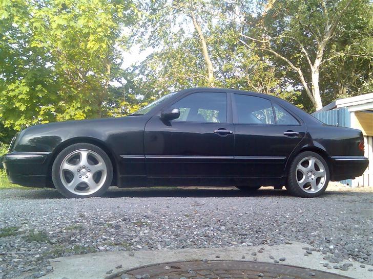 Mercedes Benz 210 E320 SOLGT billede 1