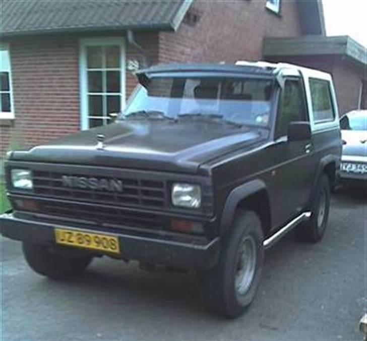 Nissan Patrol 3,3 TD  - ja, lidt er der da sket  ;-), den er blevet sort, solskygge, emblem og sidepibe billede 10