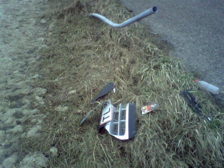 BMW 320i coupé Vanos - til ære for min mors saxo vts som jeg lige nedlagde et skilt med på motervejen uden sele :)  billede 11