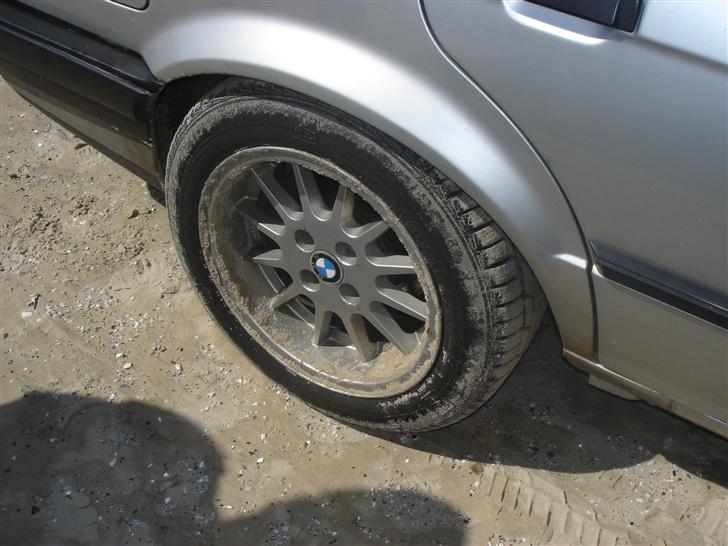 BMW 320i E30 Touring solgt - JA NÅR MAN ER PÅ STRANDEN SÅ SKAL DER JO LEJES LIDT HEHE billede 16