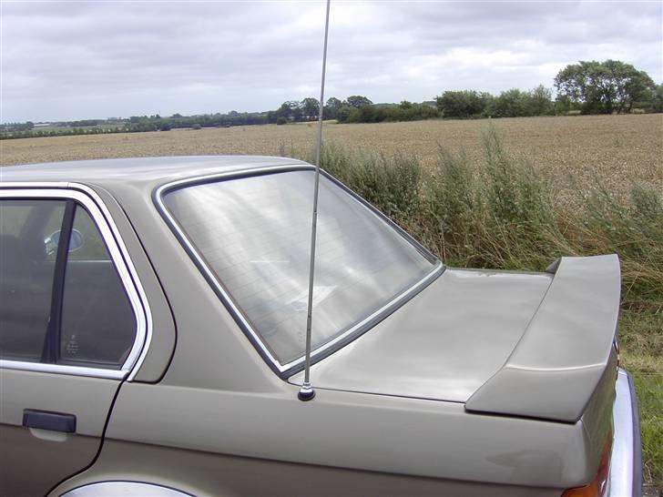 BMW 320i ( SOLGT ) E30,er - Antennen er skiftet ud med automatisk anrenne billede 20