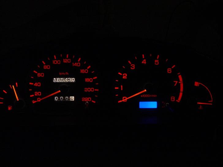 Nissan Almera  *R.I.P*  - Speedo lavet med rød folie, for ensartet lys. billede 18