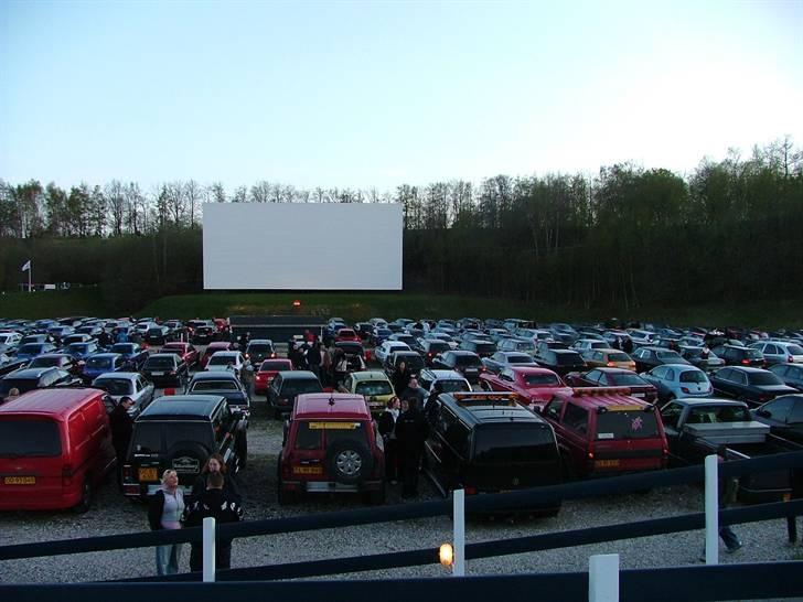 Nissan patrol gr "solgt" - jeps fra drive in åbningen 07 og i bio 2 er min patrol igen med på et billede der fra  billede 8