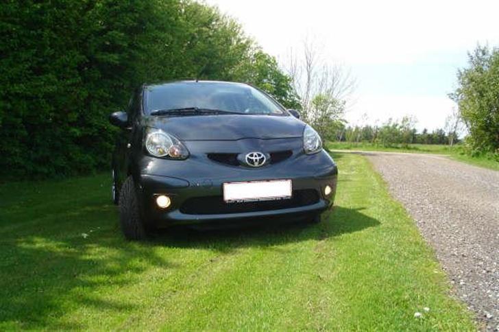 Toyota AYGO v2.0 - SOLGT! billede 2