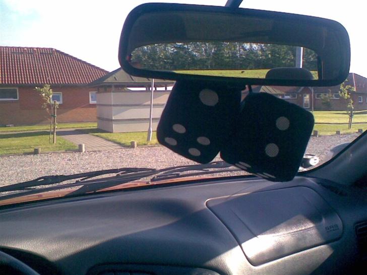 Mitsubishi Colt GLXi Mirage - Enhver bil med respekt for sig selv skal have et par nosser billede 6