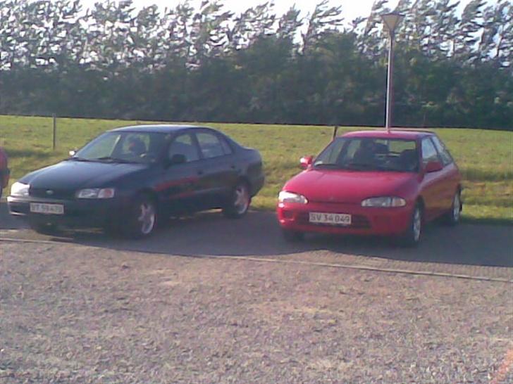 Mitsubishi Colt GLXi Mirage - Måske ser den lille ud i forhold til Carina´er, men vi ved hvilken bil der er bedst! billede 8