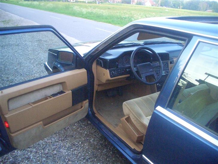 Volvo 760 TIC >solgt<  - Ja farven er jo smagssag, praktisk er den ikke men den er pænere end volvos gyslige blå og røde interiørfarver billede 9
