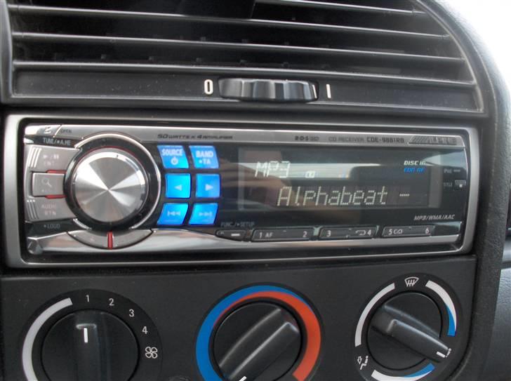 BMW 318is e36 - Den nye headunit.. Ganske fin til mig ;) billede 12