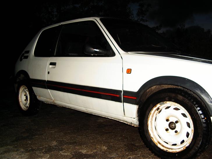 Peugeot 205 1,9 GTI (Solgt) billede 6