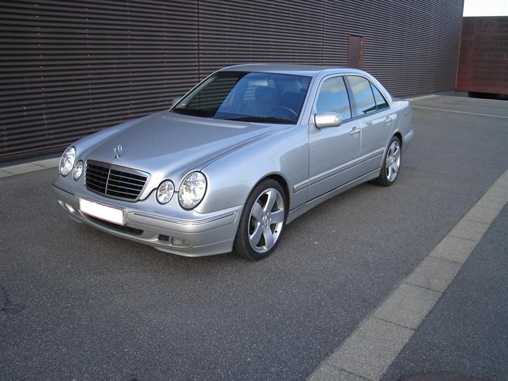 Mercedes Benz E 270 CDI Elegance billede 2