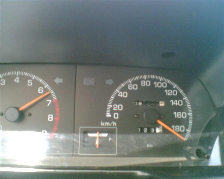 Daihatsu Charade G112 1.6i 16V DeTomaso CXF 4WD - 190 Km/t med 4WD og 880 Kg bil med 90 HK det kalder jeg imponerende. Men Motoren er jo også ung, frisk og har gået under 100.000 Km billede 13