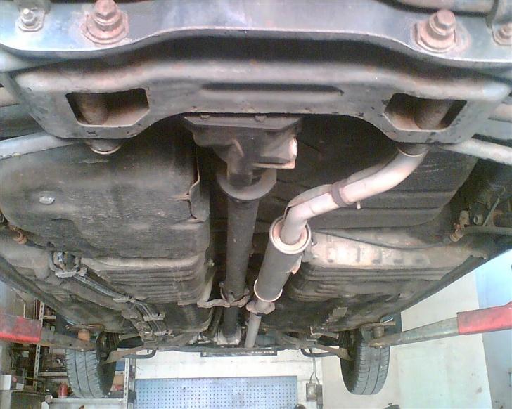 Daihatsu Charade G112 1.6i 16V DeTomaso CXF 4WD - Frisk undervogn fra 1989 billede 18