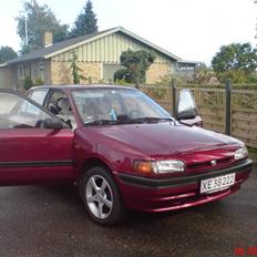 Mazda    323 SOLGT  2011