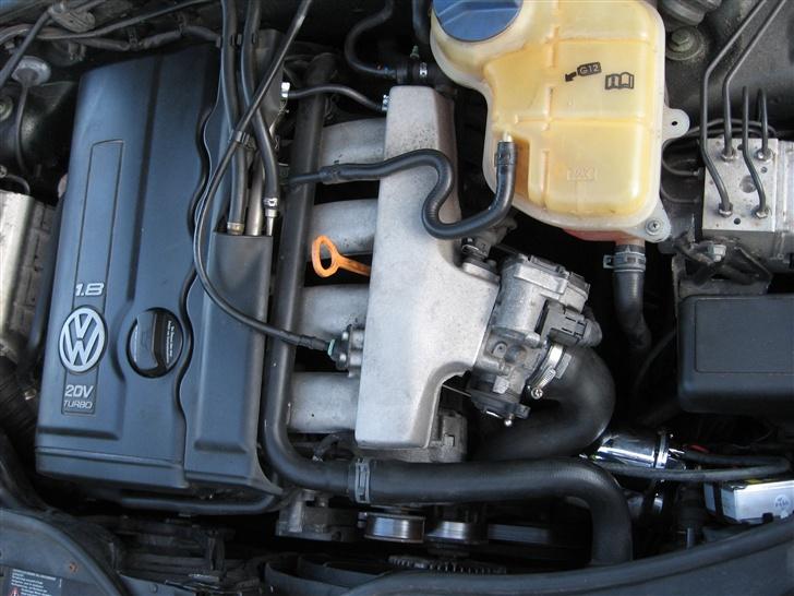 VW Passat 1,8 Turbo Solgt - Se en lille motor billede 14