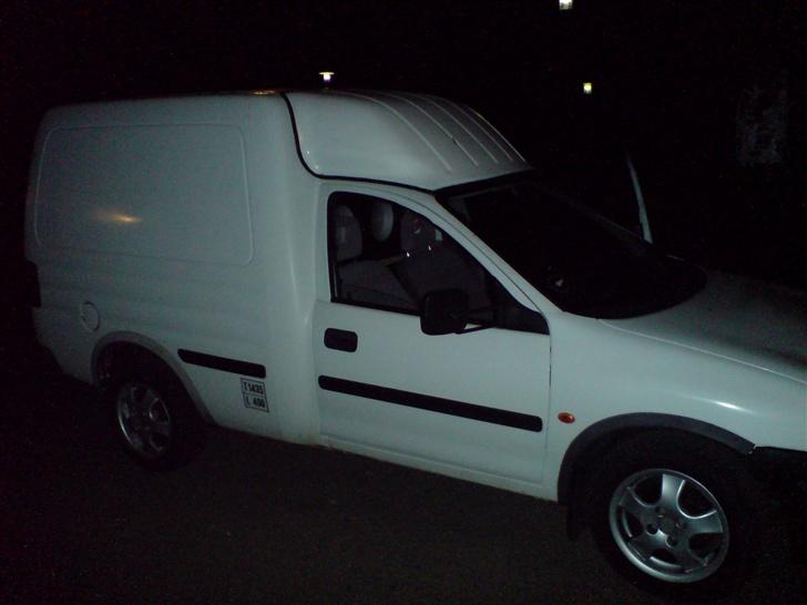 Opel corsa combus SOLGT billede 2