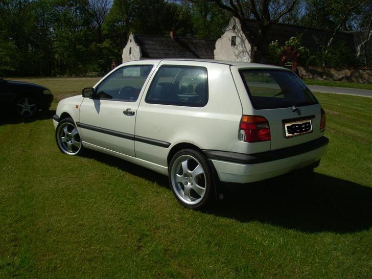 VW Golf 3 (SOLGT). - billed taget d. 20/5 07 og med alu fælge billede 3