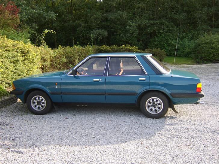 Ford Taunus 2,3 Ghia S "Solgt" - Fra siden. Her endnu med "bitter chokolate" Ghia kabinen og vinterstålfælge. Oktober 2007. billede 10