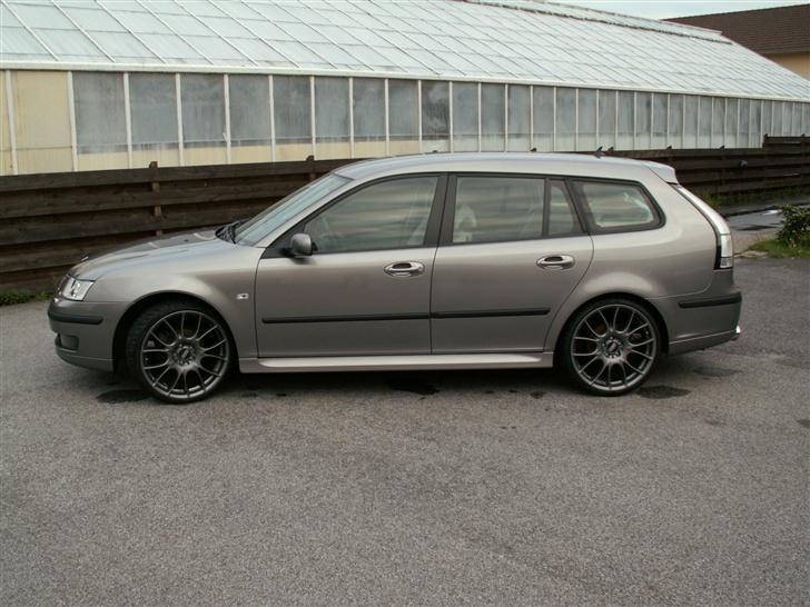 Saab 9-3 Sport Combi *Solgt* - Så kom de endelig på... Dog lidt underligt lys, som billedet er endt op i?? billede 12