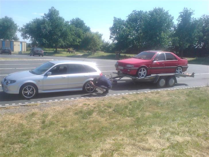 Mazda 323F 2,0Sportive Solgt - Mazda´en på arbejde efter DHB billede 2