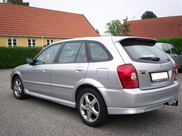 Mazda 323F 2,0Sportive Solgt billede 5